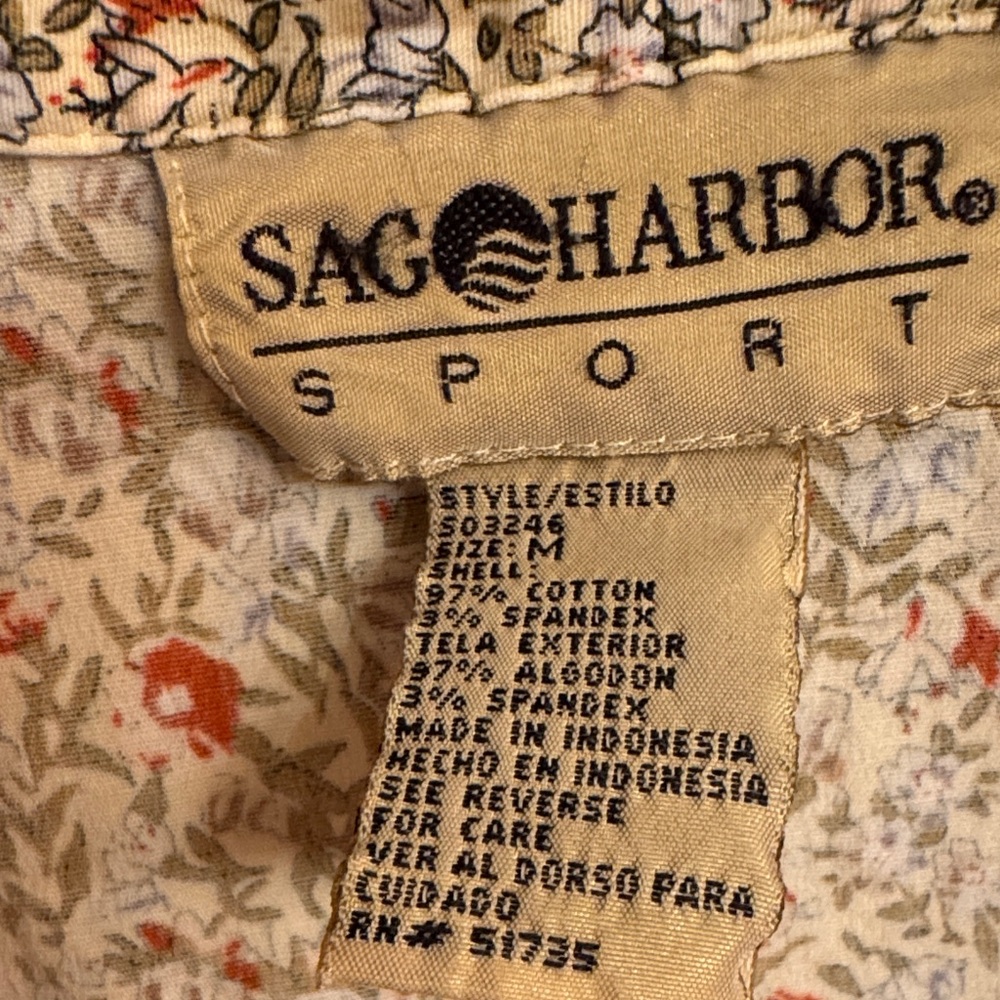 Sag Harbor Sleeveless Button-down Red & Green Floral Print Blouse. Size Medium - Picture 2 of 10